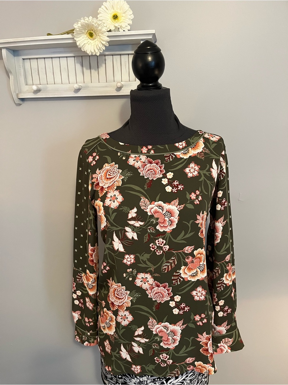 LOFT Olive Green Floral Long-Sleeve Top EUC